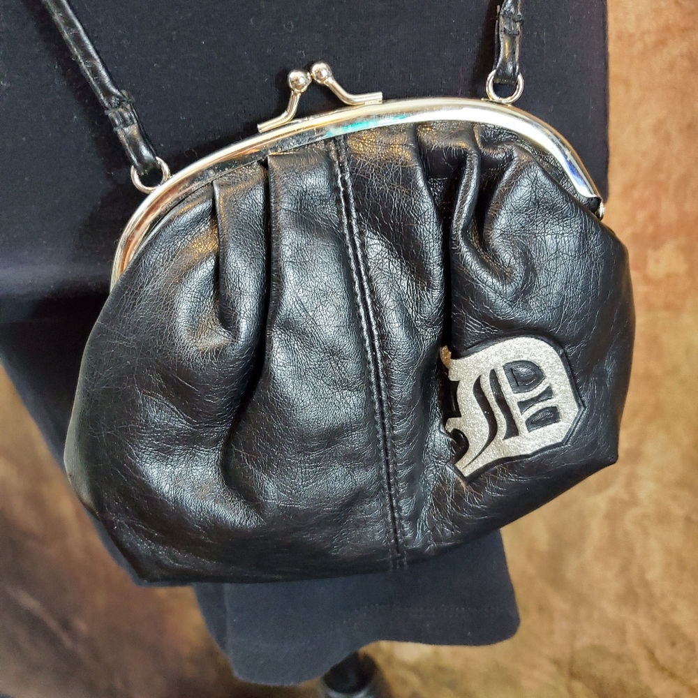 Crossbody purse